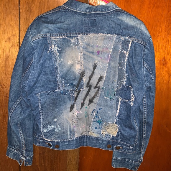 Medium blue jean jacket with paint design on back - Picture 2 of 2